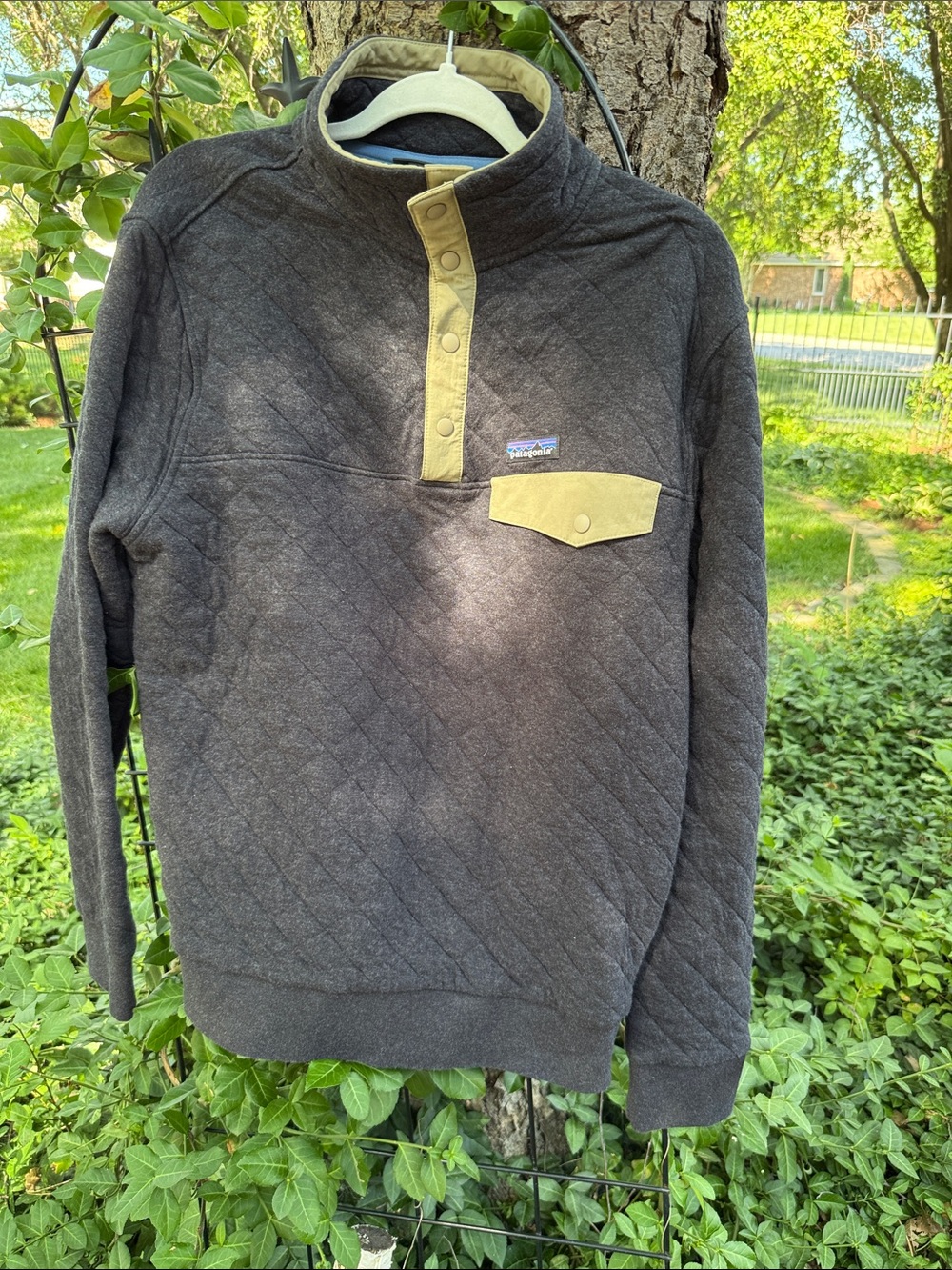 Patagonia Men’s Quilted Crewneck Pullover - Charcoal with Tan/Olive Accents.  M